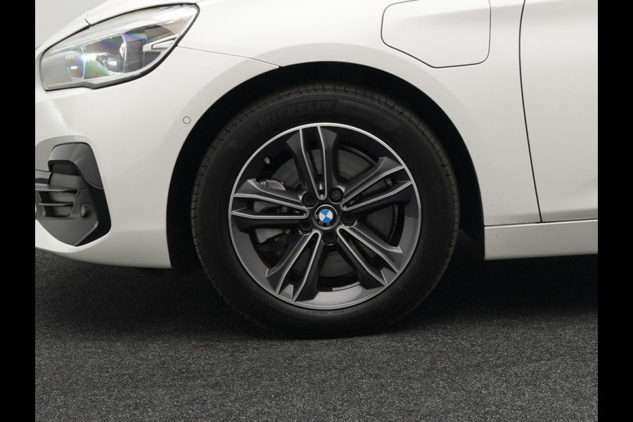 BMW 2 Serie Active Tourer 225xe iPerformance Plug in Hybrid Dealer O.H. PHEV | Sportstoelen Verwarmd | LED Koplampen | Navigatie | Parkeersensoren Voor & Achter | Cruise Control | Climate Control |