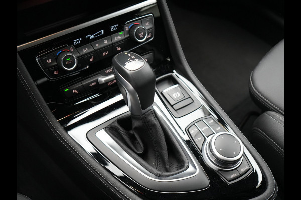 BMW 2 Serie Active Tourer 225xe iPerformance Plug in Hybrid Dealer O.H. PHEV | Sportstoelen Verwarmd | LED Koplampen | Navigatie | Parkeersensoren Voor & Achter | Cruise Control | Climate Control |