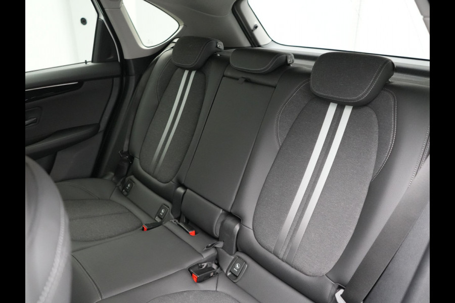 BMW 2 Serie Active Tourer 225xe iPerformance Plug in Hybrid Dealer O.H. PHEV | Sportstoelen Verwarmd | LED Koplampen | Navigatie | Parkeersensoren Voor & Achter | Cruise Control | Climate Control |