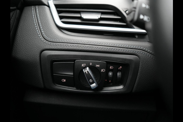 BMW 2 Serie Active Tourer 225xe iPerformance Plug in Hybrid Dealer O.H. PHEV | Sportstoelen Verwarmd | LED Koplampen | Navigatie | Parkeersensoren Voor & Achter | Cruise Control | Climate Control |