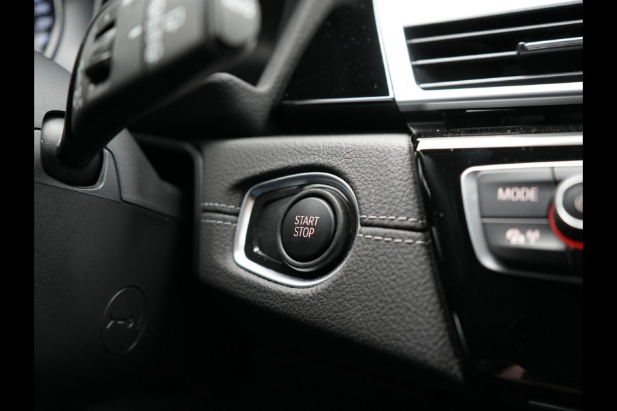 BMW 2 Serie Active Tourer 225xe iPerformance Plug in Hybrid Dealer O.H. PHEV | Sportstoelen Verwarmd | LED Koplampen | Navigatie | Parkeersensoren Voor & Achter | Cruise Control | Climate Control |