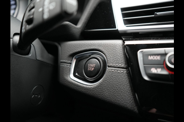 BMW 2 Serie Active Tourer 225xe iPerformance Plug in Hybrid Dealer O.H. PHEV | Sportstoelen Verwarmd | LED Koplampen | Navigatie | Parkeersensoren Voor & Achter | Cruise Control | Climate Control |