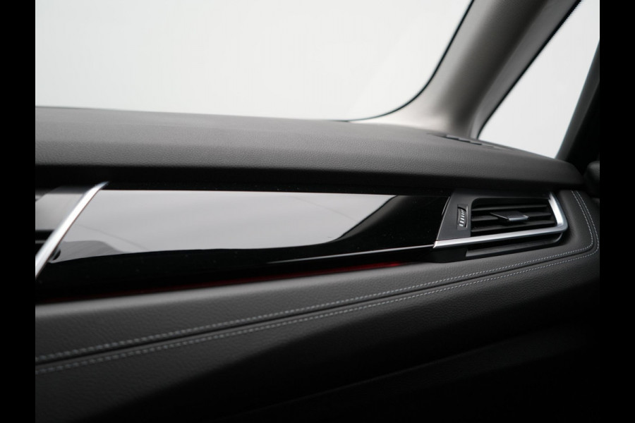 BMW 2 Serie Active Tourer 225xe iPerformance Plug in Hybrid Dealer O.H. PHEV | Sportstoelen Verwarmd | LED Koplampen | Navigatie | Parkeersensoren Voor & Achter | Cruise Control | Climate Control |