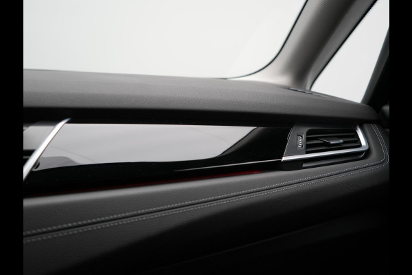 BMW 2 Serie Active Tourer 225xe iPerformance Plug in Hybrid Dealer O.H. PHEV | Sportstoelen Verwarmd | LED Koplampen | Navigatie | Parkeersensoren Voor & Achter | Cruise Control | Climate Control |
