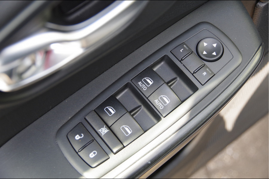 Jeep Cherokee 2.4 LIMITED, 190PK AUT. LEDER, XENON, TREKHAAK, KEYLESS, CAMERA, CRUISE, CLIMA, STOEL/STUUR VERWARMING