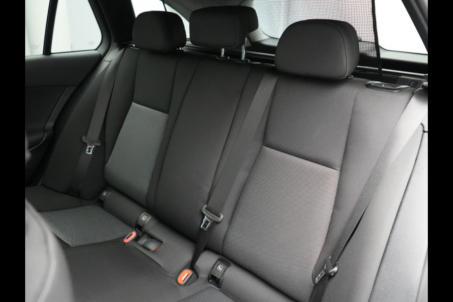 Mercedes-Benz C-Klasse Estate 300 e Plug In Hybrid 320pk PHEV | Adaptive Cruise | Camera | Stoelverwarming | Apple Carplay | DAB | LED |  Navi Full Map | Virtual |