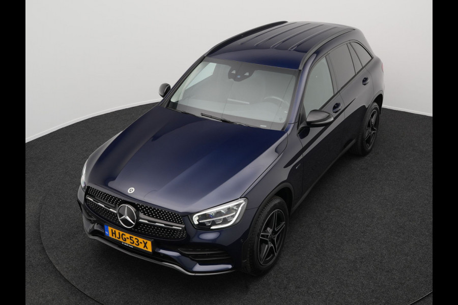 Mercedes-Benz GLC 300e 4MATIC AMG Plug In Hybrid 320pk PHEV | Apple Carplay |  Alcantara Sportstoelen | Sfeerverlichting | Virtual Cockpit | 19"L.M | Night Pakket |