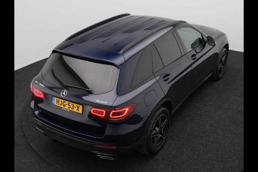Mercedes-Benz GLC 300e 4MATIC AMG Plug In Hybrid 320pk PHEV | Apple Carplay |  Alcantara Sportstoelen | Sfeerverlichting | Virtual Cockpit | 19"L.M | Night Pakket |