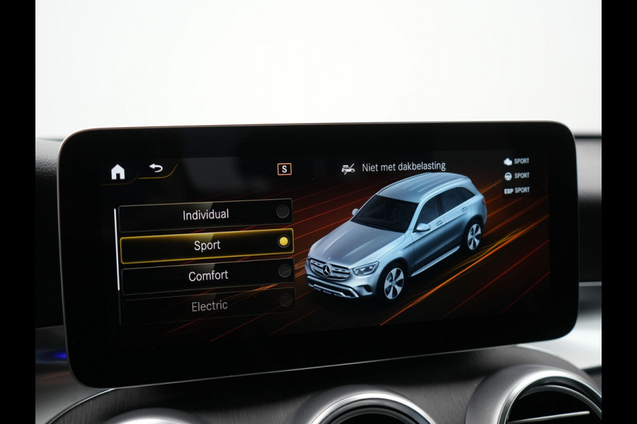 Mercedes-Benz GLC 300e 4MATIC AMG Plug In Hybrid 320pk PHEV | Apple Carplay |  Alcantara Sportstoelen | Sfeerverlichting | Virtual Cockpit | 19"L.M | Night Pakket |
