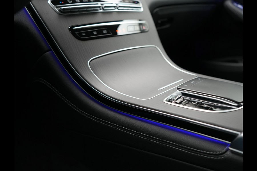 Mercedes-Benz GLC 300e 4MATIC AMG Plug In Hybrid 320pk PHEV | Apple Carplay |  Alcantara Sportstoelen | Sfeerverlichting | Virtual Cockpit | 19"L.M | Night Pakket |