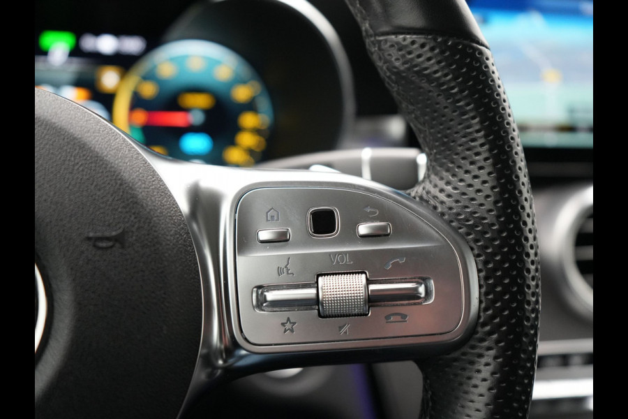Mercedes-Benz GLC 300e 4MATIC AMG Plug In Hybrid 320pk PHEV | Apple Carplay |  Alcantara Sportstoelen | Sfeerverlichting | Virtual Cockpit | 19"L.M | Night Pakket |