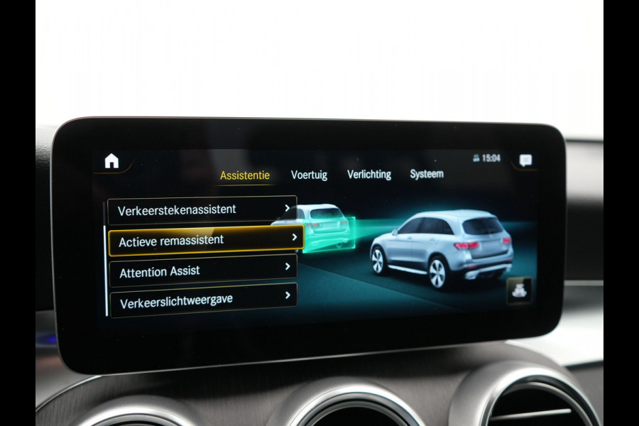 Mercedes-Benz GLC 300e 4MATIC AMG Plug In Hybrid 320pk PHEV | Apple Carplay |  Alcantara Sportstoelen | Sfeerverlichting | Virtual Cockpit | 19"L.M | Night Pakket |