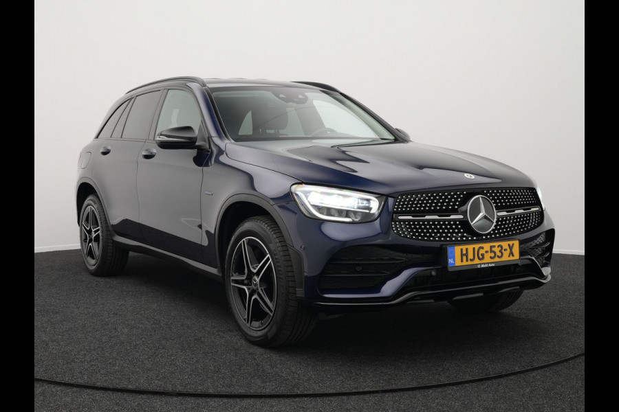 Mercedes-Benz GLC 300e 4MATIC AMG Plug In Hybrid 320pk PHEV | Apple Carplay |  Alcantara Sportstoelen | Sfeerverlichting | Virtual Cockpit | 19"L.M | Night Pakket |