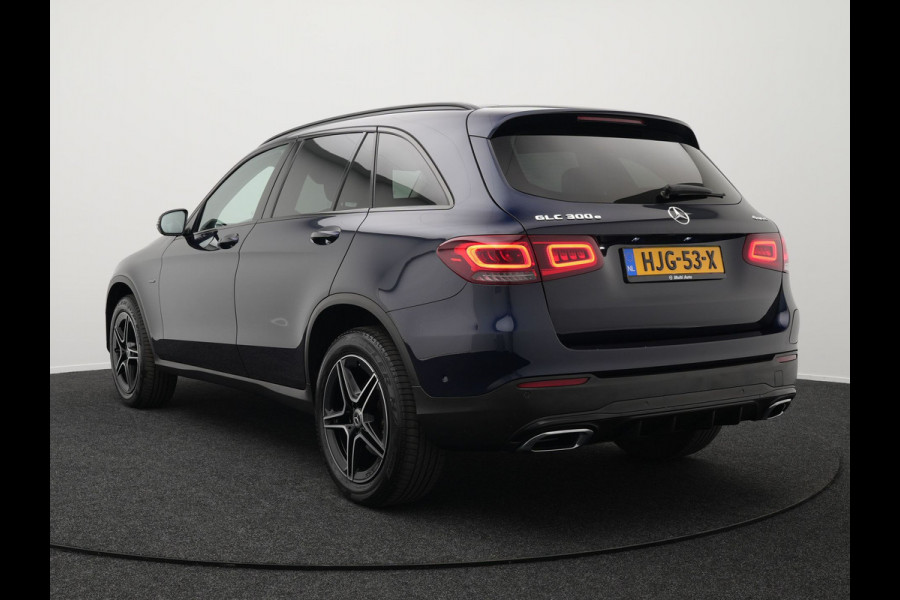 Mercedes-Benz GLC 300e 4MATIC AMG Plug In Hybrid 320pk PHEV | Apple Carplay |  Alcantara Sportstoelen | Sfeerverlichting | Virtual Cockpit | 19"L.M | Night Pakket |