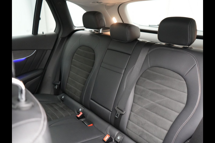 Mercedes-Benz GLC 300e 4MATIC AMG Plug In Hybrid 320pk PHEV | Apple Carplay |  Alcantara Sportstoelen | Sfeerverlichting | Virtual Cockpit | 19"L.M | Night Pakket |