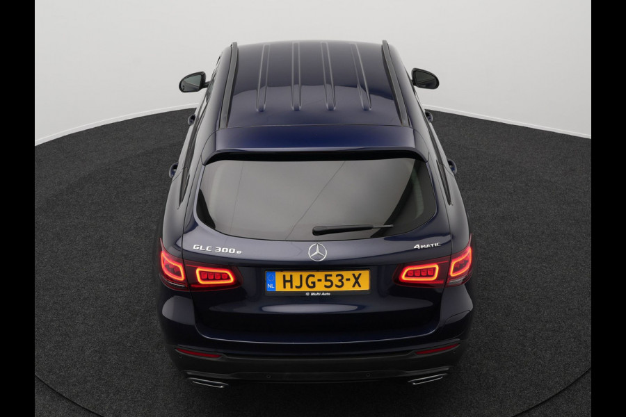 Mercedes-Benz GLC 300e 4MATIC AMG Plug In Hybrid 320pk PHEV | Apple Carplay |  Alcantara Sportstoelen | Sfeerverlichting | Virtual Cockpit | 19"L.M | Night Pakket |