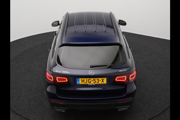 Mercedes-Benz GLC 300e 4MATIC AMG Plug In Hybrid 320pk PHEV | Apple Carplay |  Alcantara Sportstoelen | Sfeerverlichting | Virtual Cockpit | 19"L.M | Night Pakket |