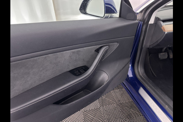 Tesla Model 3 Long Range AWD 75 kWh [ 3-Fase ] (INCL-BTW) Aut. *PANO | AUTO-PILOT | NAPPA-LEATHER | KEYLESS | FULL-LED | MEMORY-PACK | SURROUND-VIEW | DAB | CARPLAY | DIGI-COCKPIT | LANE-ASSIST | COMFORT-SEATS | 19"ALU*