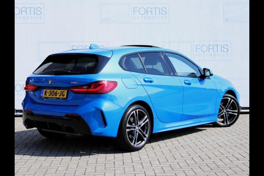 BMW 1-serie 118i Executive Edition NL AUTO | CAMERA | PANO | CARPLAY | ! 2DE PAASDAG GEOPEND VAN 10:00 T/M 17:00 UUR !
