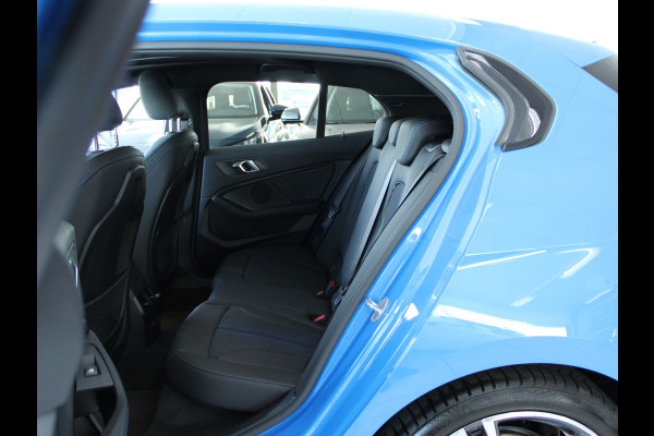 BMW 1-serie 118i Executive Edition NL AUTO | CAMERA | PANO | CARPLAY | ! 2DE PAASDAG GEOPEND VAN 10:00 T/M 17:00 UUR !