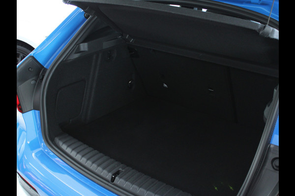 BMW 1-serie 118i Executive Edition NL AUTO | CAMERA | PANO | CARPLAY | ! 2DE PAASDAG GEOPEND VAN 10:00 T/M 17:00 UUR !