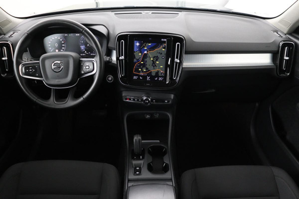 Volvo XC40 1.5 T3 Business Pro | Stoel & stuurverwarming | Trekhaak | Adaptive cruise | Camera | Carplay | Keyless | Full LED
