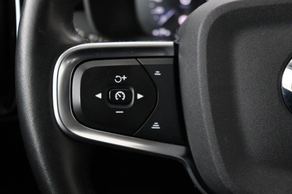 Volvo XC40 1.5 T3 Business Pro | Stoel & stuurverwarming | Trekhaak | Adaptive cruise | Camera | Carplay | Keyless | Full LED