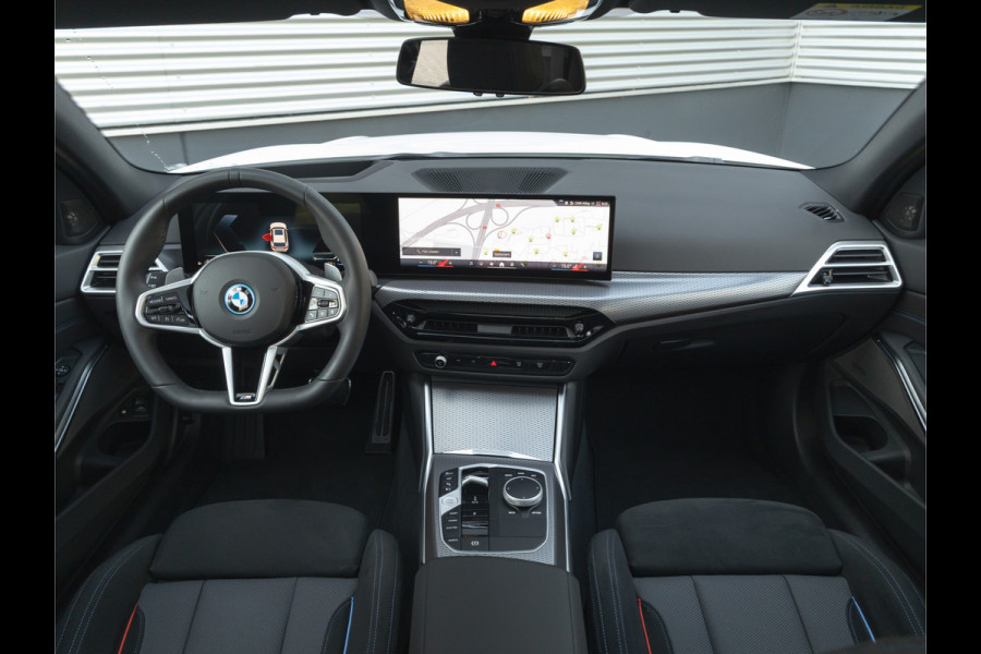 BMW 3 Serie Touring 330e xDrive M-Sport - LCI 2 - Grote Range - Pano - Trekhaak - Harman Kardon
