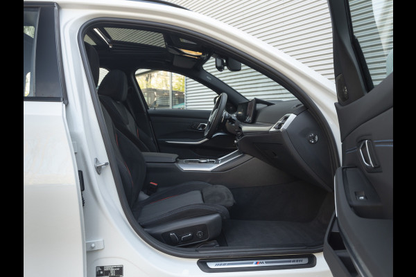 BMW 3 Serie Touring 330e xDrive M-Sport - LCI 2 - Grote Range - Pano - Trekhaak - Harman Kardon