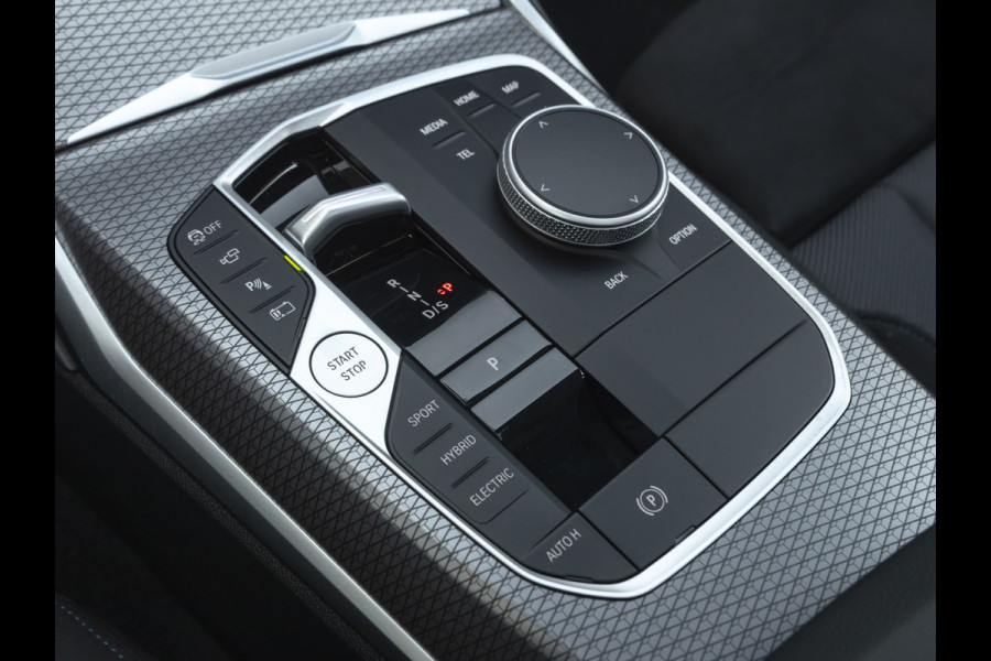 BMW 3 Serie Touring 330e xDrive M-Sport - LCI 2 - Grote Range - Pano - Trekhaak - Harman Kardon