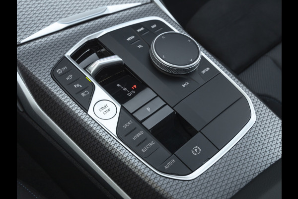 BMW 3 Serie Touring 330e xDrive M-Sport - LCI 2 - Grote Range - Pano - Trekhaak - Harman Kardon