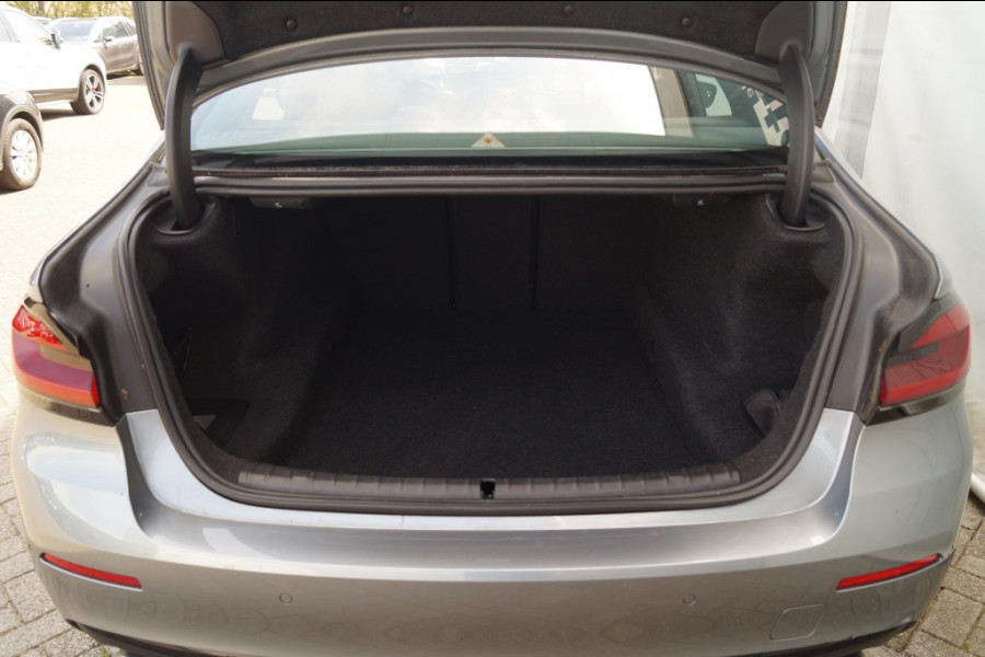 BMW 5 Serie 520i 184pk Automaat Business Edition Plus -LEER-NAVI-