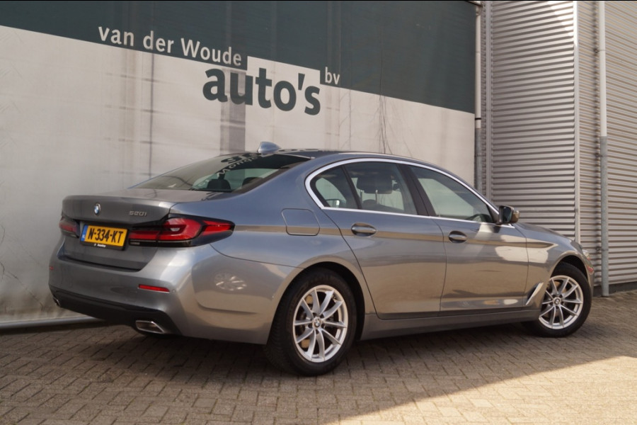 BMW 5 Serie 520i 184pk Automaat Business Edition Plus -LEER-NAVI-