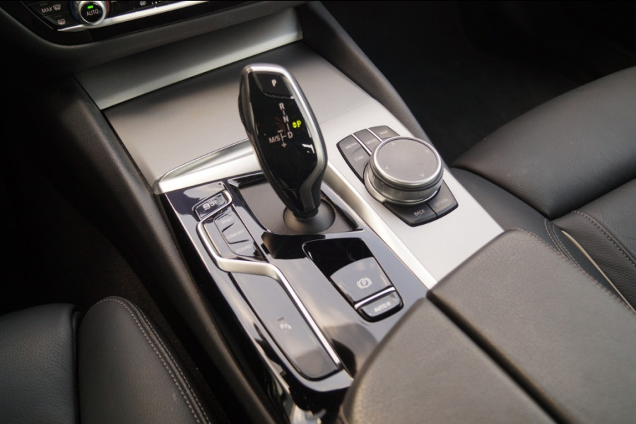 BMW 5 Serie 520i 184pk Automaat Business Edition Plus -LEER-NAVI-