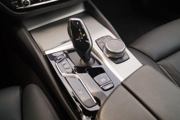 BMW 5 Serie 520i 184pk Automaat Business Edition Plus -LEER-NAVI-