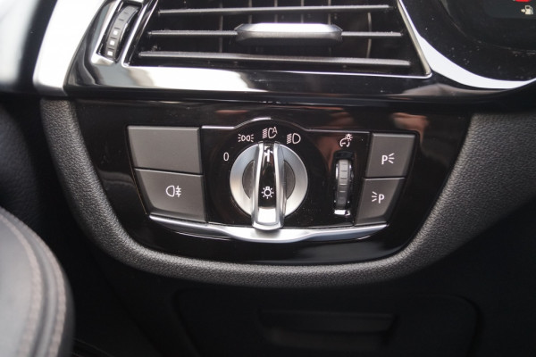 BMW 5 Serie 520i 184pk Automaat Business Edition Plus -LEER-NAVI-