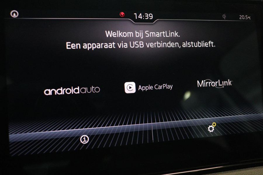 Škoda Karoq 1.0 TSI Ambition | Carplay | Navigatie | Climate control | Parkeerhulp | Cruise control | DAB | Bluetooth