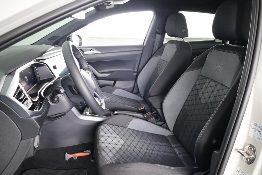 Volkswagen Taigo 1.0 TSI R-Line Edition 116 PK | Automaat (DSG) | Panoramadak | Black style pakket | Camera | Keyless entry | Led matrix