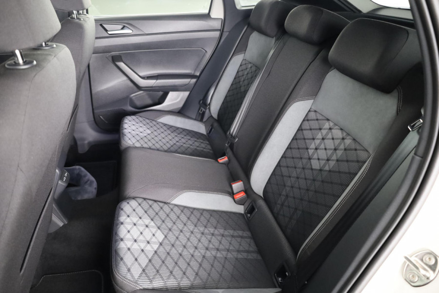 Volkswagen Taigo 1.0 TSI R-Line Edition 116 PK | Automaat (DSG) | Panoramadak | Black style pakket | Camera | Keyless entry | Led matrix
