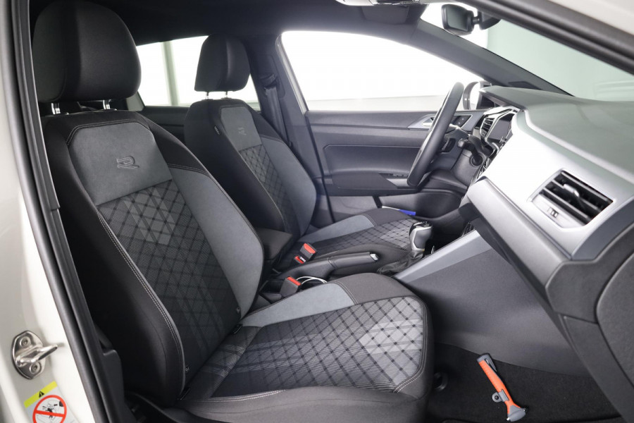 Volkswagen Taigo 1.0 TSI R-Line Edition 116 PK | Automaat (DSG) | Panoramadak | Black style pakket | Camera | Keyless entry | Led matrix
