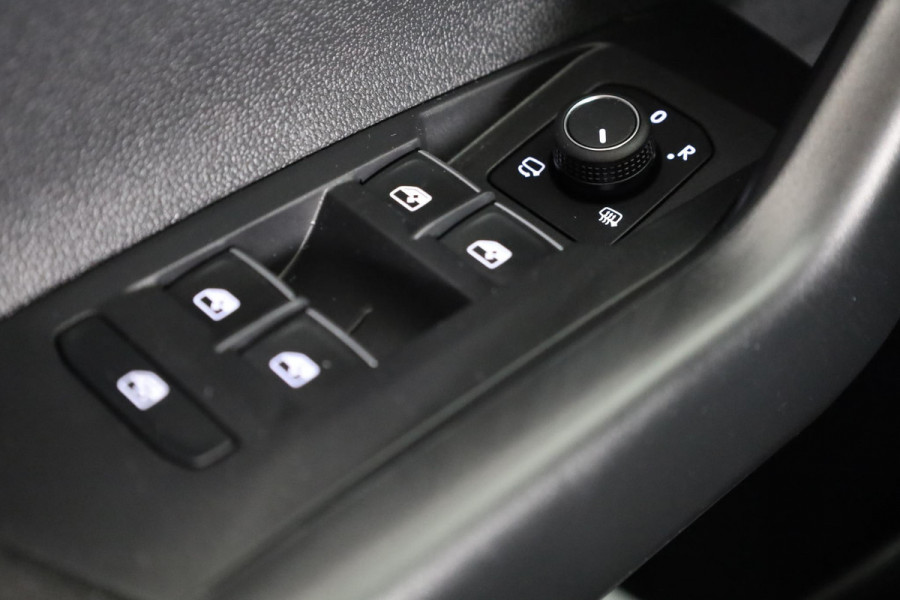Volkswagen Taigo 1.0 TSI R-Line Edition 116 PK | Automaat (DSG) | Panoramadak | Black style pakket | Camera | Keyless entry | Led matrix
