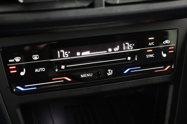 Volkswagen Taigo 1.0 TSI R-Line Edition 116 PK | Automaat (DSG) | Panoramadak | Black style pakket | Camera | Keyless entry | Led matrix