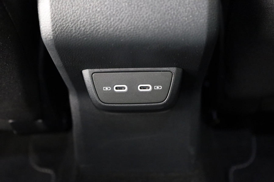 Volkswagen Taigo 1.0 TSI R-Line Edition 116 PK | Automaat (DSG) | Panoramadak | Black style pakket | Camera | Keyless entry | Led matrix