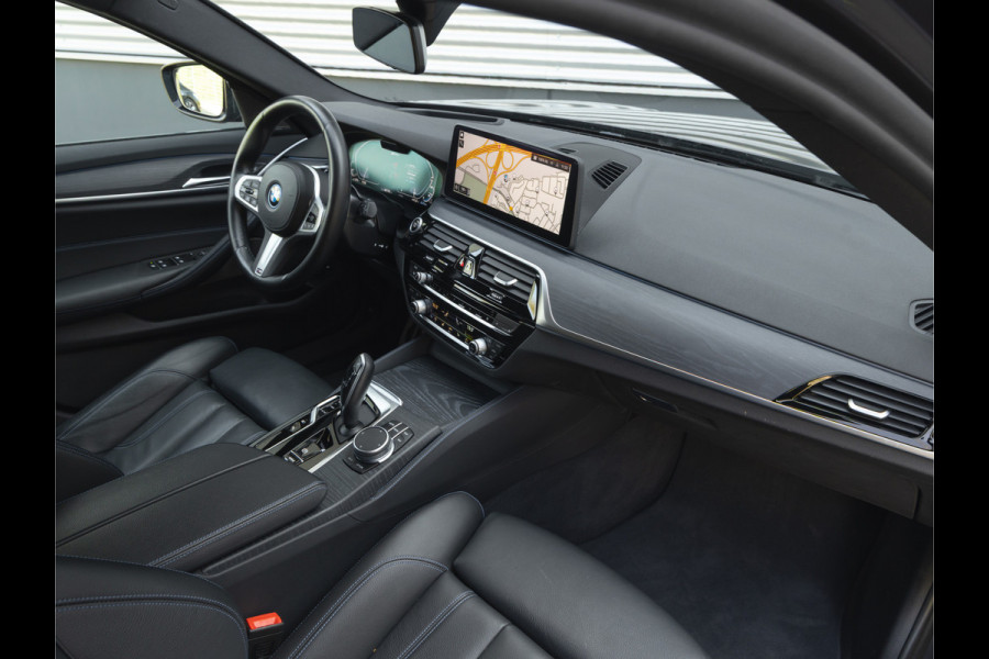 BMW 5 Serie Touring 530e M-Sport - Harman Kardon - Driving Ass Prof - 2x TV - Trekhaak - Head-Up