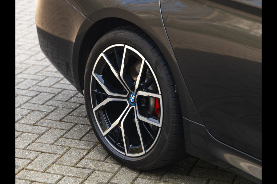 BMW 5 Serie Touring 530e M-Sport - Harman Kardon - Driving Ass Prof - 2x TV - Trekhaak - Head-Up