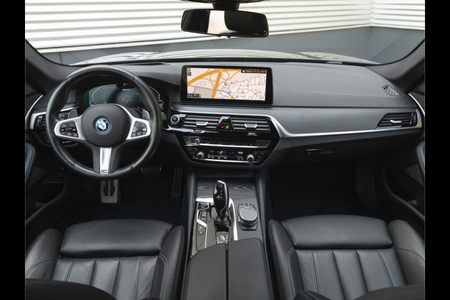 BMW 5 Serie Touring 530e M-Sport - Harman Kardon - Driving Ass Prof - 2x TV - Trekhaak - Head-Up