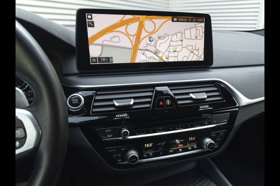BMW 5 Serie Touring 530e M-Sport - Harman Kardon - Driving Ass Prof - 2x TV - Trekhaak - Head-Up