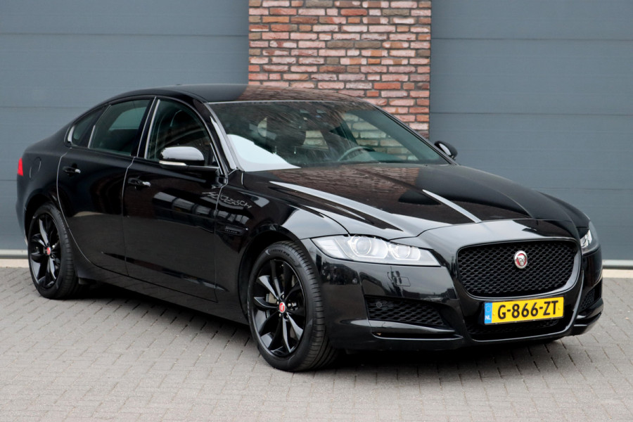 Jaguar XF 2.0t 250 PK Chequered Flag Aut8 | Stoelverwarming | Keyless Entry | Camera | DAB | Leder | Android Auto/Apple Carplay | Alcantara Hemel | Navigatie Pro |