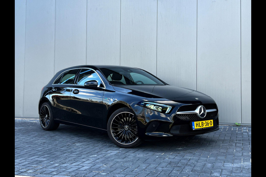 Mercedes-Benz A-Klasse 250 e Business Solution AMG Limited 18'' LMV LED SFEER VERLICHTING