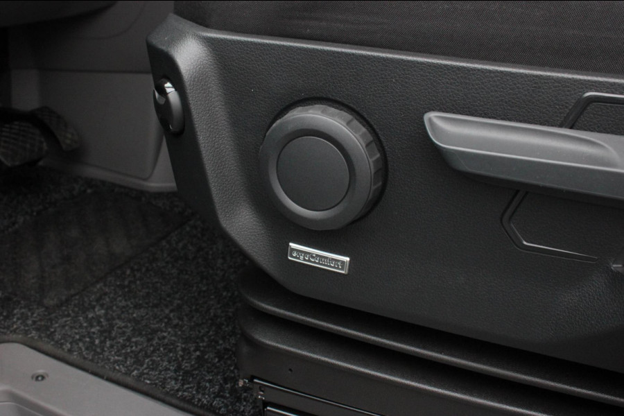 Volkswagen Crafter 35 2.0 TDI L3H3 Highline LED / XENON / APPLE CARPLAY / NAVIGATIE / DSG / FULL BLACK / 140PK / AUTOMAAT / 3-ZITS